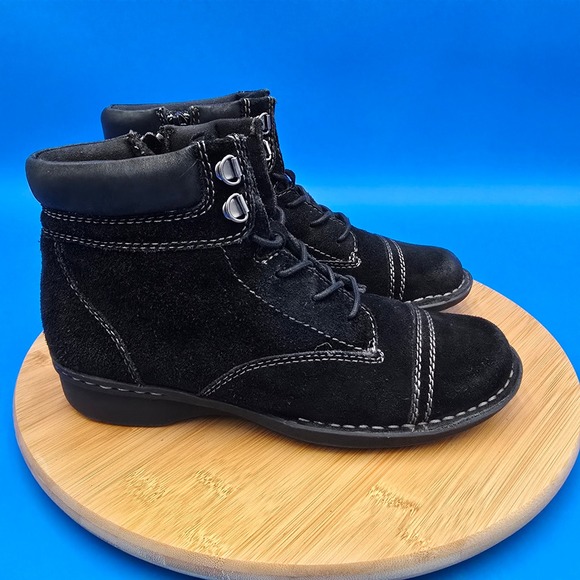 Clarks Black Suede Ankle Boots Lace Up Zipper Women's Size 7M - Picture 1 of 8